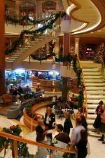 ID 3014 SAPPHIRE PRINCESS (2004/115875grt/IMO 9228186) - The Grand Plaza (atrium).